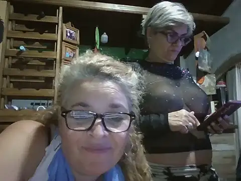 momismilf544's Live XXX Chat