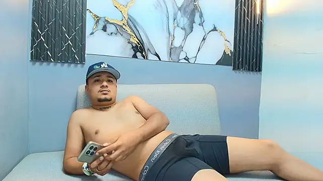 Chatroom XXX en direct de MAICOL_TORNER