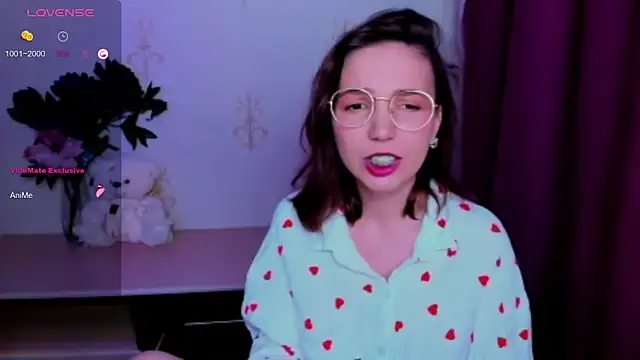 Chat +18 de KindHazelHere_ ao vivo
