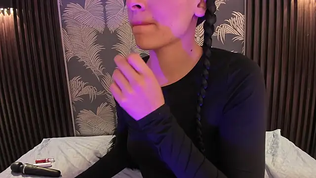 _shantal_smith's Live XXX Chat
