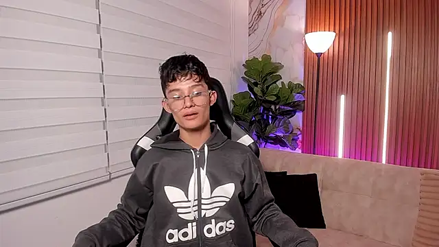 Patrick_Howland_ Live XXX-chat