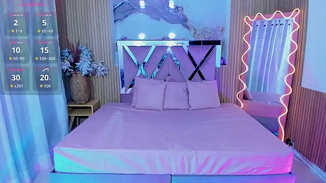 LINDSAY_TAY live XXX chat
