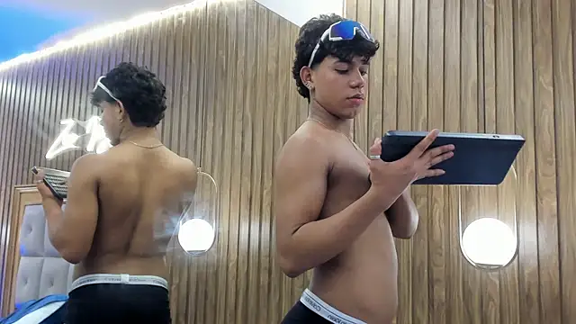 Johnny__bloom Live XXX-Chat