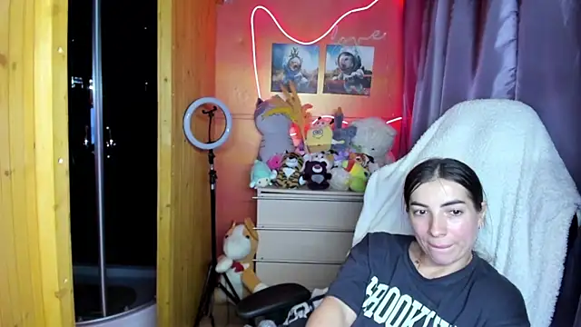 Živý XXX chat Fiery_Brunette_