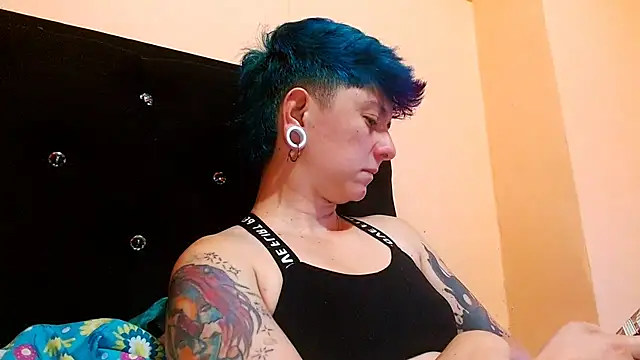 tomboyblue's Live XXX Chat