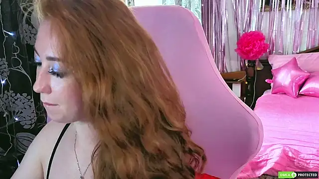 TinaBrook élő XXX-chatje
