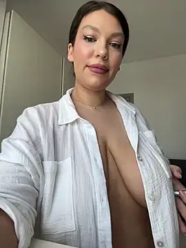 Chatroom XXX en direct de ClaraPasssion