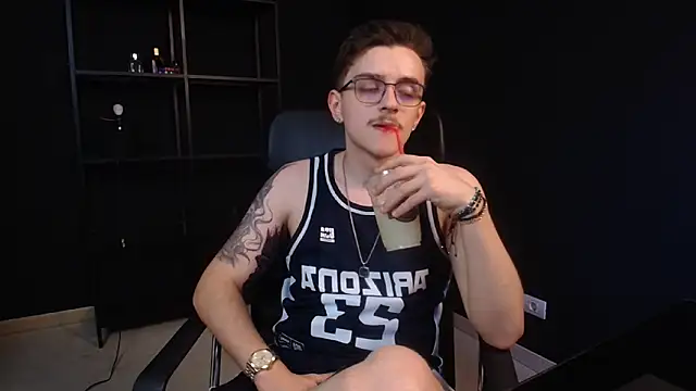 FelixStarkk 라이브 XXX 채팅