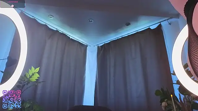 צ'אט XXX בשידור חי של SoniaScott