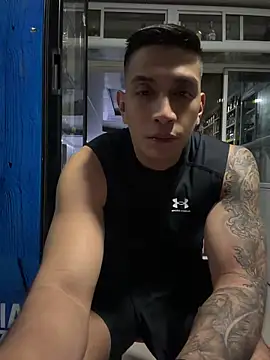 OliverWest04 Chat XXX in diretta