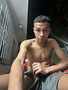 friends_lust_latin's Live XXX Chat
