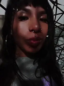 MeelFox Chat XXX in diretta