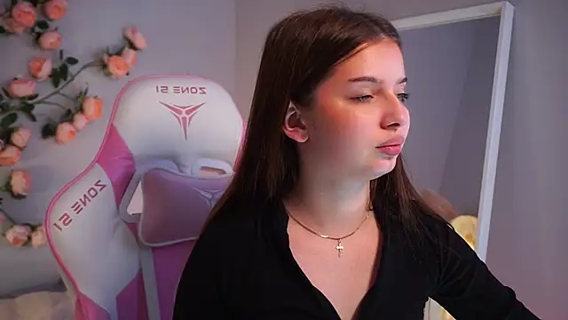 EvaBloomm Adlı Modelin Canlı XXX Sohbeti