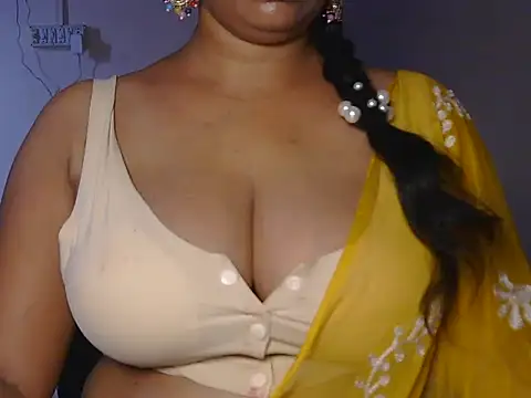 Siyaa-ji Adlı Modelin Canlı XXX Sohbeti