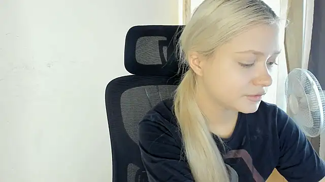 MidnightPoise live XXX chat