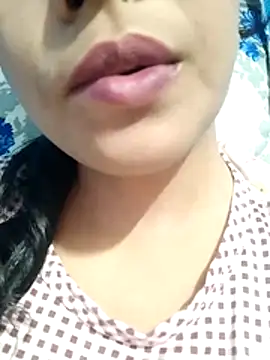 Anki-doll Adlı Modelin Canlı XXX Sohbeti