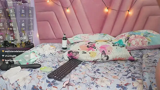 naughtyyindiann Chat XXX live
