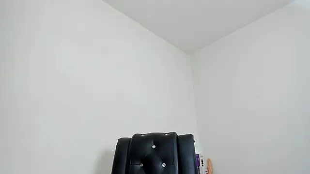 Sharlott_69 Live XXX-chat