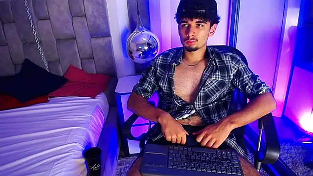 Show modela LucasThomson_ na web-kameri