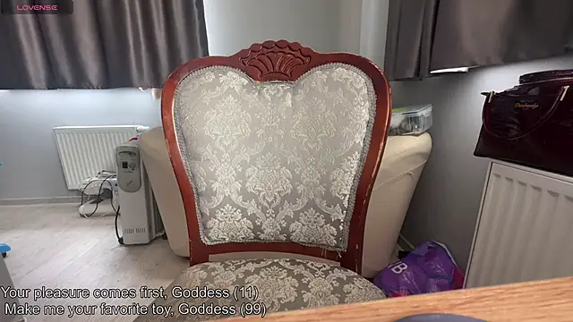 emily_is_here_'s Live XXX Chat
