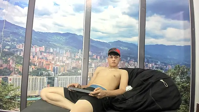 Chat +18 de LiamRamirezz ao vivo