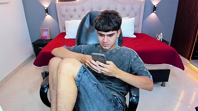 Tommy18__ live XXX chat
