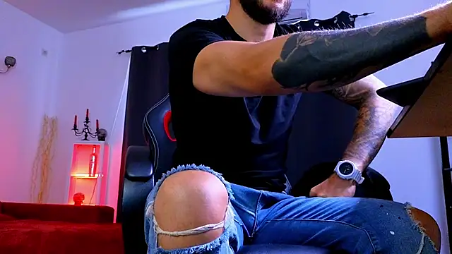 MightyAaron66's Live XXX Chat