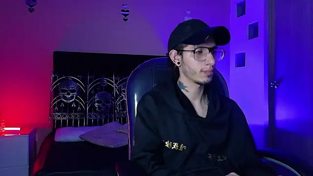 Vergil_Noir_ live XXX chat