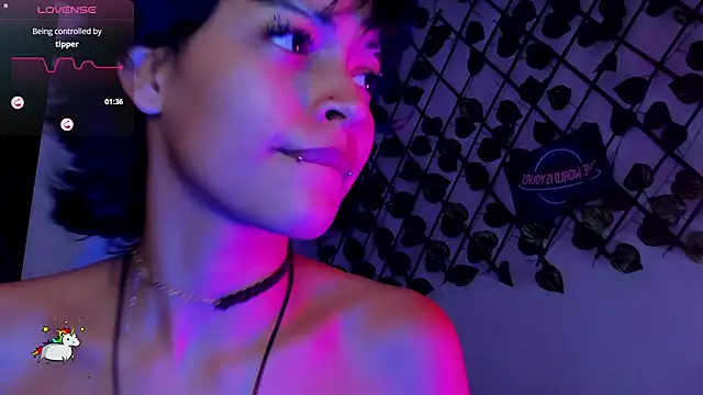 Anny_Kiitty Adlı Modelin Canlı XXX Sohbeti