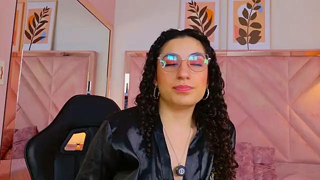 Chat XXX en directo de DemiJones_