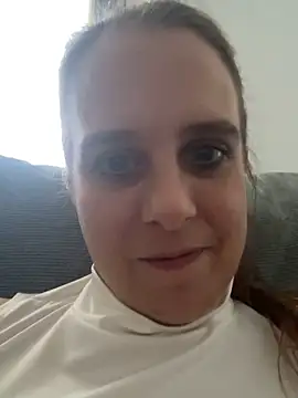 Chantalee Adlı Modelin Canlı XXX Sohbeti