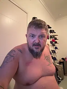 TatooedBear live XXX chat