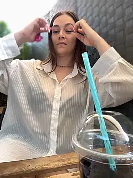 XXX chat uživo modela CrazyTori