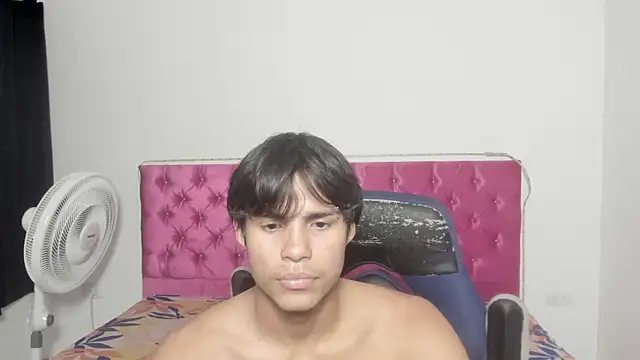 skinny_sam Adlı Modelin Canlı XXX Sohbeti