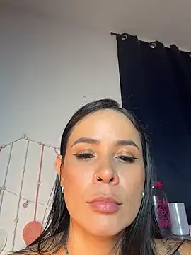 צ'אט XXX בשידור חי של HotAlana_