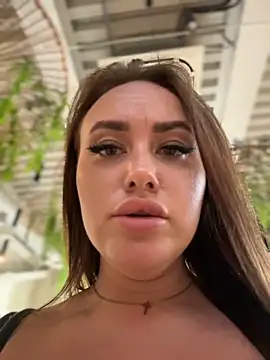 Chat +18 de KiraSunshine ao vivo