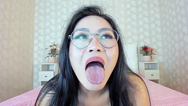 NatsumiHun's Live XXX Chat