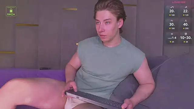 Massimo_Voss live XXX chat