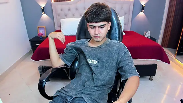 Tommy18__'s Live XXX Chat