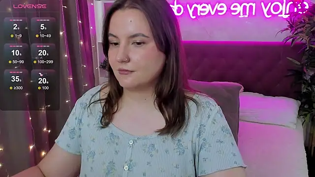 FeralPeach's Live XXX Chat