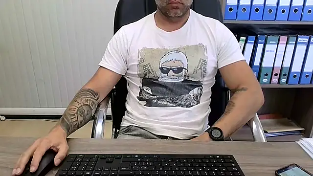 Evasionee Chat XXX in diretta