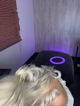 Онлайн чат XXX lya_nekko_