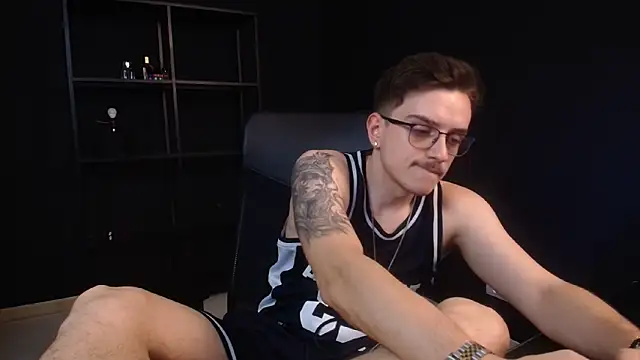 Chat +18 de FelixStarkk ao vivo