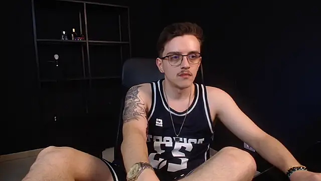 Chat +18 de FelixStarkk ao vivo