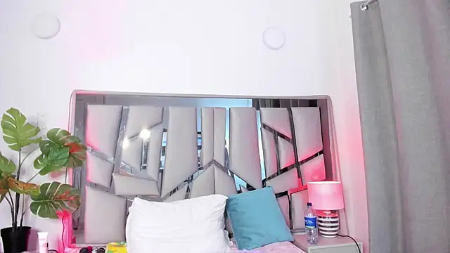 lucy_davies live XXX chat