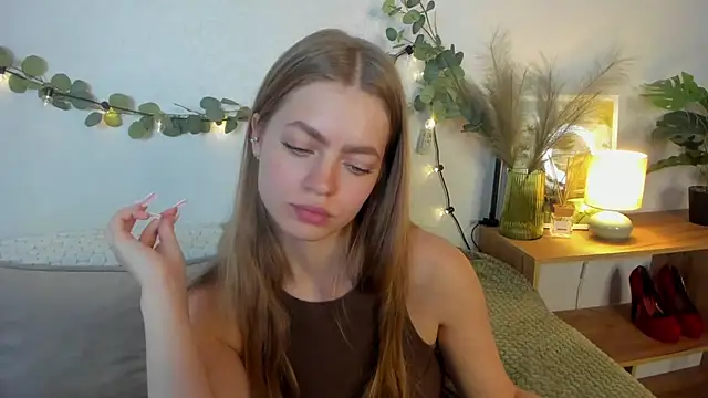 HoneyEmilly's Live XXX Chat