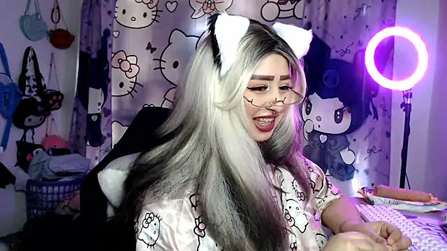 Chat +18 de lussyevans24 ao vivo