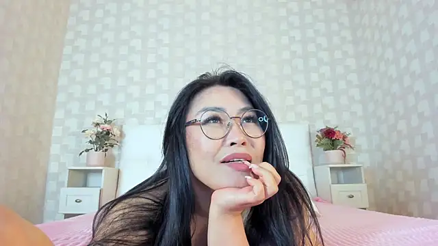 NatsumiHun's Live XXX Chat