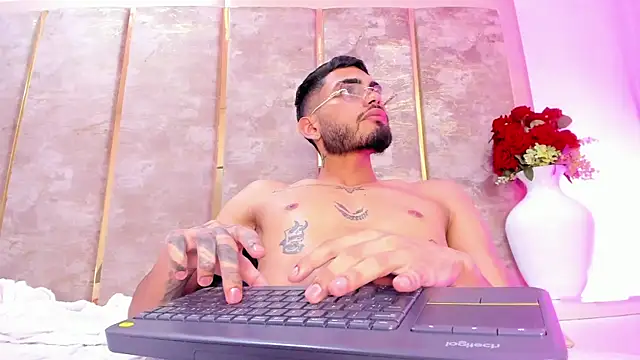 SebasCorrales Live XXX-Chat