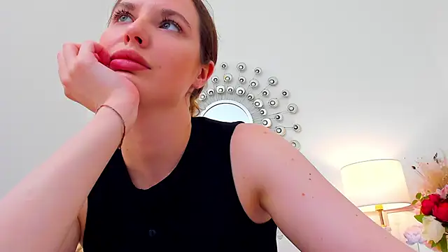 MonaRicci's Live XXX Chat